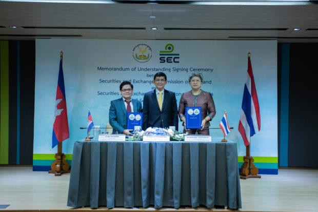 Lễ ký kết bản ghi nhớ giữa SEC và SECC. (Ảnh: Thaipublica) Thái Lan và Campuchia tăng cường kết nối các thị trường tài chính ảnh 1