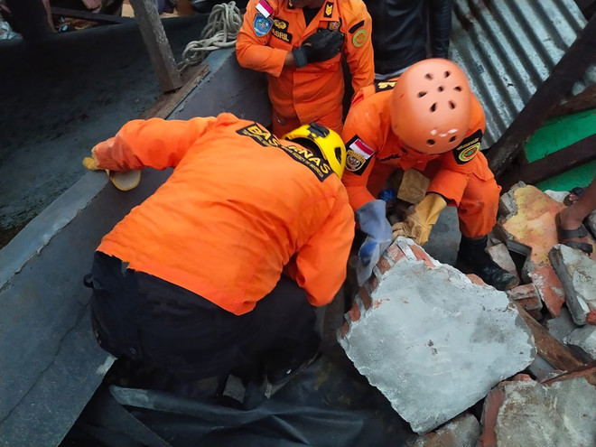 Indonesia: Số người thiệt mạng do động đất tăng, cảnh báo sóng thần ảnh 1