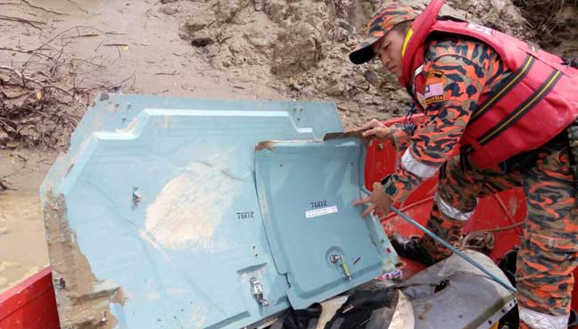 [Video] Tìm thấy xác máy bay chở quan chức cấp cao Malaysia ảnh 1