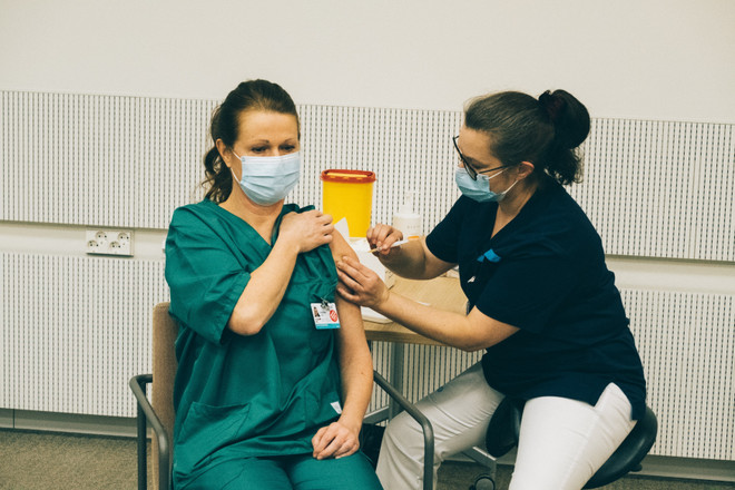 Dịch COVID-19: WHO chỉ trích tiến độ tiêm chủng chậm chạp ở châu Âu ảnh 1