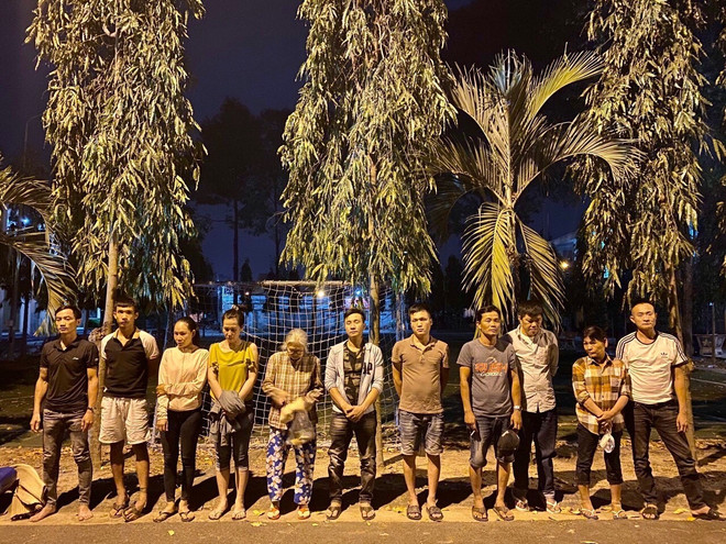 Đồng Nai: Triệt xóa thành công tụ điểm đánh bạc giữa vườn điều ảnh 1