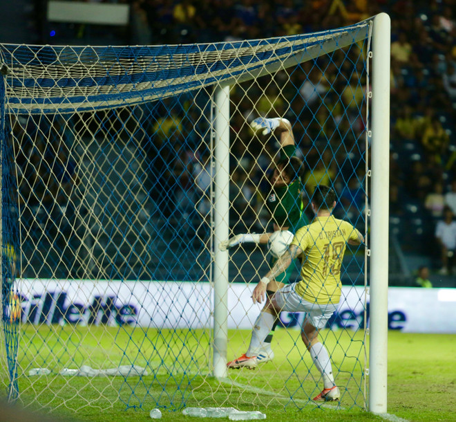 Thủ môn Kawin của Thái Lan vẫn chưa hết thất vọng vì lỗi cá nhân ảnh 1