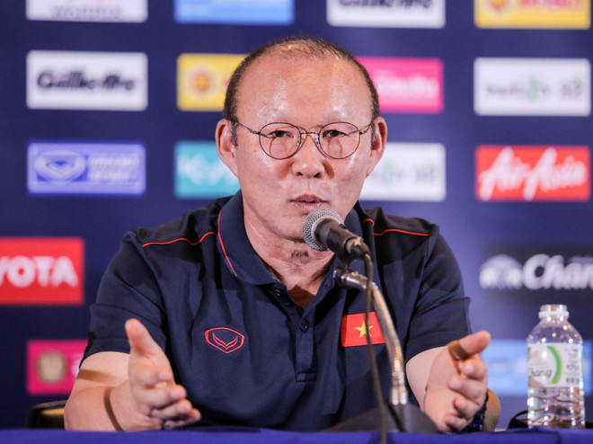 HLV Park Hang-seo giúp học trò bớt "cóng" trước truyền thông ảnh 1
