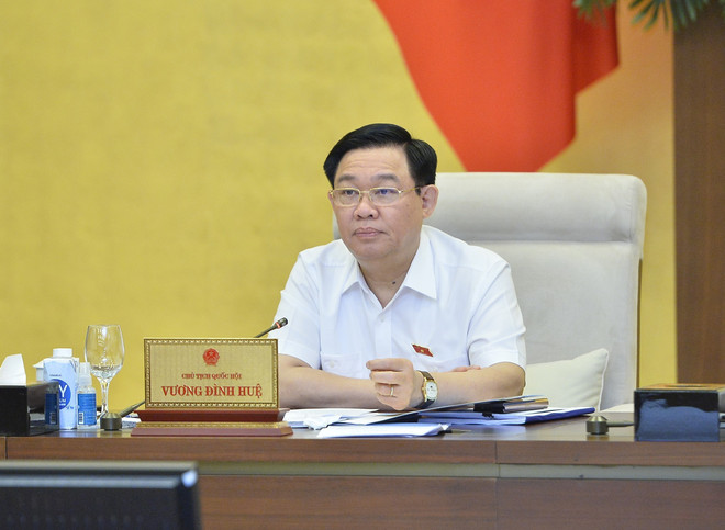 Chủ tịch Quốc hội Vương Đình Huệ phát biểu. (Ảnh: Minh Đức/TTXVN) Ủy ban Thường vụ Quốc hội cho ý kiến về giảm thuế giá trị gia tăng ảnh 3