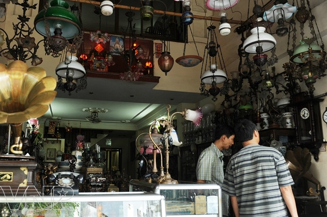 [Photo] Phố đồ cổ nằm giữa lòng Thành phố Hồ Chí Minh ảnh 6