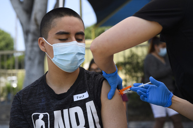 Mỹ: Bang California yêu cầu toàn bộ sinh viên phải tiêm phòng vaccine ảnh 1