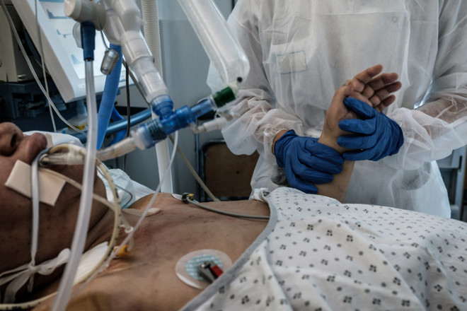 Reuters: Số ca tử vong vì COVID-19 trên thế giới vượt ngưỡng 5 triệu ảnh 1