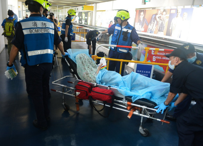 [Photo] Phà cao tốc đâm đê chắn sóng, 70 người bị thương ảnh 2