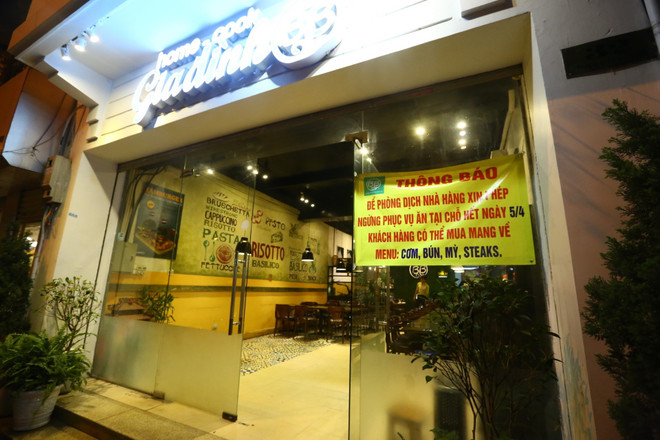 Hàng loạt cửa hàng kinh doanh dịch vụ đóng cửa phòng dịch COVID-19 ảnh 1