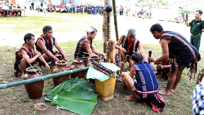 (Ảnh chỉ mang tính minh họa: Quang Thái/TTXVN) Khởi tố, truy nã đối tượng tổ chức cho người khác trốn đi nước ngoài ảnh 1