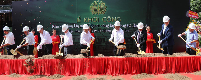 Lễ khởi công dự án Khu văn hoá đa năng Ngoài công lập Công tử Bạc Liêu. (Ảnh: Huỳnh Sử/TTXVN) Hơn 1.000 tỷ đồng xây dựng Khu văn hóa đa năng Công tử Bạc Liêu ảnh 1