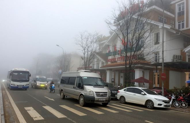 Không khí lạnh tại Sapa. (Ảnh: Quốc Khánh/TTXVN) Bắc Bộ và thủ đô Hà Nội trời rét, có nơi xuống dưới 16 độ C ảnh 1