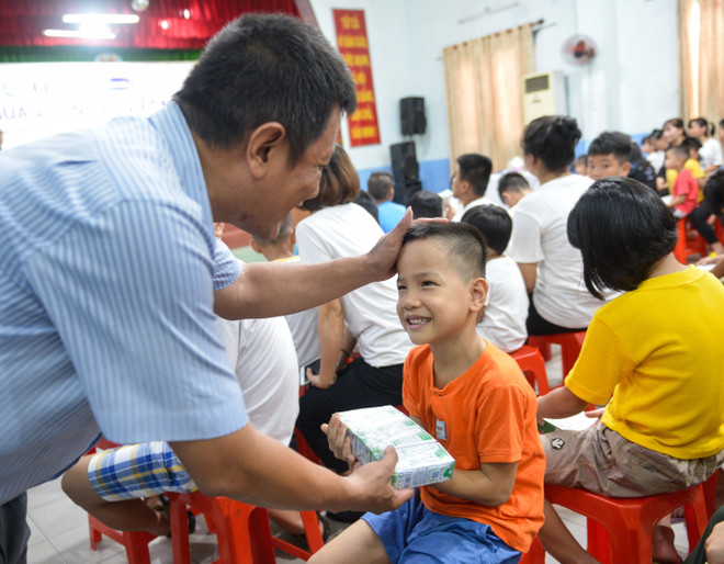 Quỹ sữa Vươn cao Việt Nam và Vinamilk mang niềm vui cho trẻ em TP.HCM ảnh 5