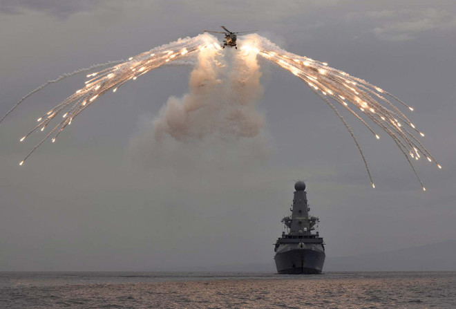 Tàu khu trục HMS Defender của Hải quân Hoàng gia Anh. (Nguồn: Hải quân Hoàng gia Anh) Nga bắn cảnh cáo tàu khu trục Anh vi phạm lãnh hải ở Biển Đen ảnh 1