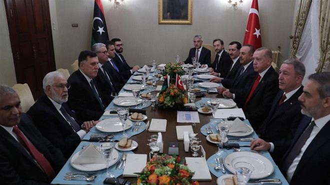 Các nhà lãnh đạo Thổ Nhĩ Kỳ và Libya gặp nhau tại Istanbul. (Ảnh: Anadolu) Thổ Nhĩ Kỳ, Libya ký thỏa thuận về hợp tác an ninh, quân sự ảnh 1
