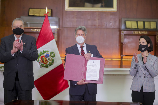 Tổng thống Peru Francisco Sagasti ký thông qua Hiệp định CPTPP. (Nguồn: andina.pe) Peru trở thành quốc gia thứ 8 phê chuẩn hiệp định CPTPP ảnh 1