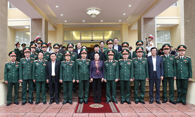 Chủ tịch Quốc hội biểu dương Quân khu 4 lan tỏa hình ảnh Bộ đội Cụ Hồ ảnh 1