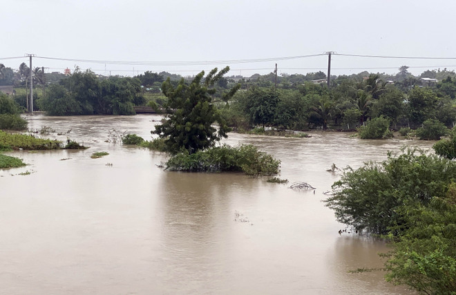 Ninh Thuận chịu thiệt hại nghiêm trọng do mưa lũ, sạt lở nhiều nơi ảnh 1