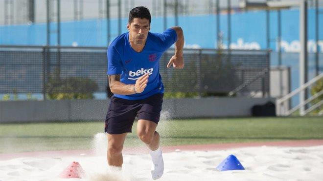Luis Suarez đã sớm quay trở lại tập luyện. (Ảnh: Barcelona) Lo Griezmann chiếm chỗ, Luis Suarez sớm trở lại luyện tập ảnh 1
