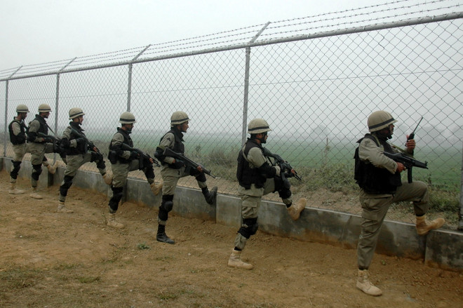 Quân đội Ấn Độ, Pakistan nhất trí tuân thủ thỏa thuận ngừng bắn ảnh 1