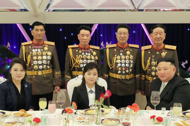 Triều Tiên kỷ niệm 75 năm ngày thành lập quân đội nhân dân ảnh 1