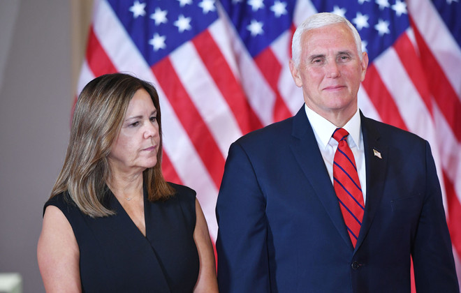 Phó Tổng thống Mỹ Mike Pence và phu nhân sẽ tiêm vắcxin ngừa COVID-19 ảnh 1