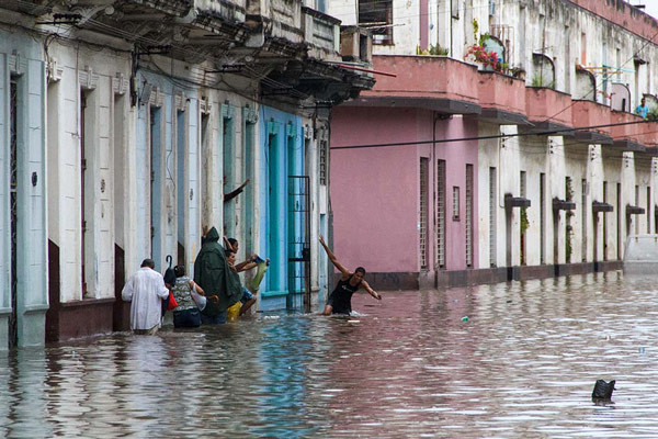 Mưa lớn gây thiệt hại nặng tại Havana, 2 người thiệt mạng ảnh 1