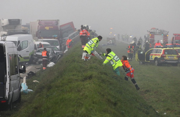 Bỉ: Hơn 130 ôtô đâm liên hoàn, nhiều người thương vong ảnh 1