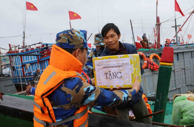 Bộ Tư lệnh Vùng 3 thăm, chúc Tết quân dân huyện đảo Cồn Cỏ, Lý Sơn ảnh 7