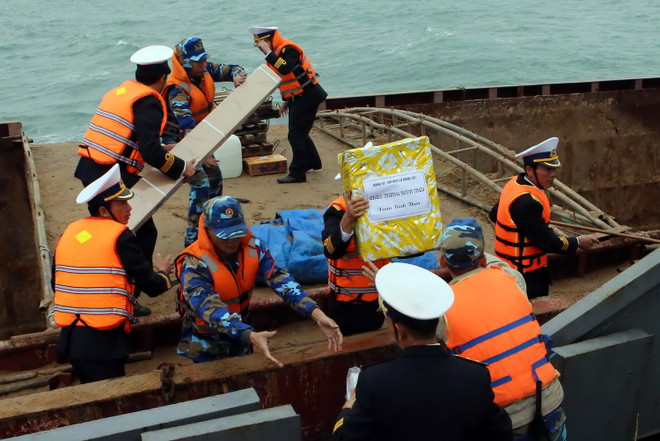 Bộ Tư lệnh Vùng 3 thăm, chúc Tết quân dân huyện đảo Cồn Cỏ, Lý Sơn ảnh 5