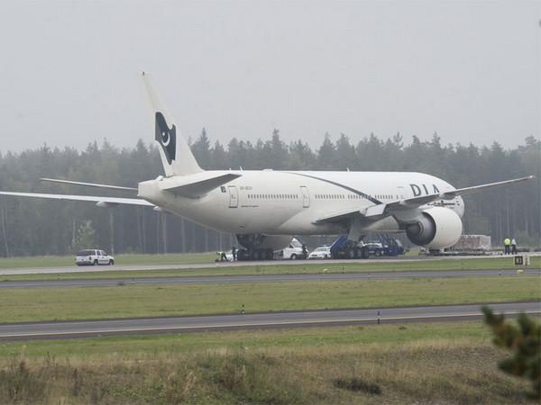 Pakistan: Máy bay chở khách bị tấn công, 1 người thiệt mạng ảnh 1