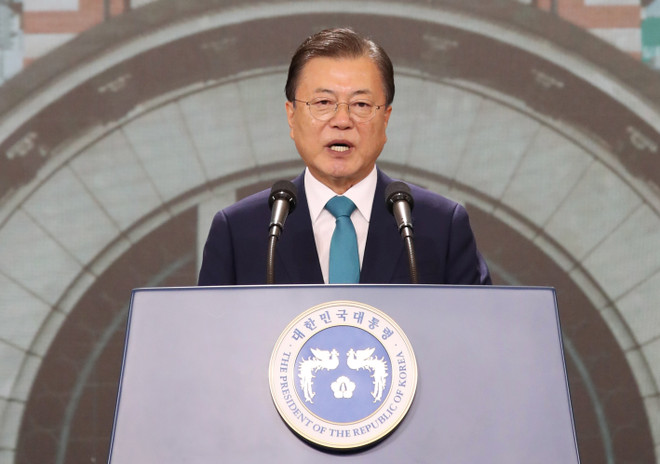 Tổng thống Hàn Quốc Moon Jae-in phát biểu tại Seoul, ngày 15/8/2021. (Ảnh: YONHAP/TTXVN) Hàn Quốc: Hòa bình trên Bán đảo Triều Tiên mang lại lợi ích cho 2 miền ảnh 1