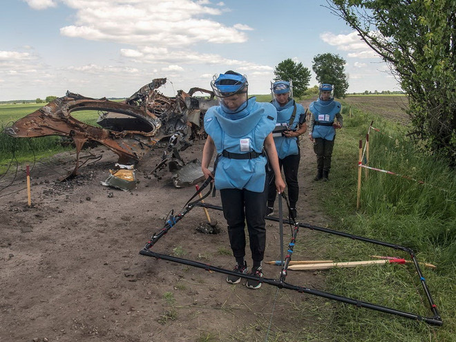 Mỹ cung cấp 89 triệu USD hỗ trợ Ukraine rà phá bom mìn ảnh 1