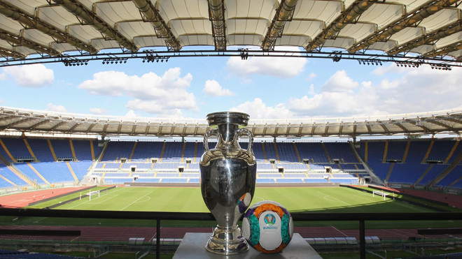 Cúp vô địch Euro đặt tại sân vận động Stadio Olimpico ở Rome. (Ảnh: Getty Images) UEFA xác nhận tổ chức Euro 2020 tại sân Stadio Olimpico ở Rome ảnh 1