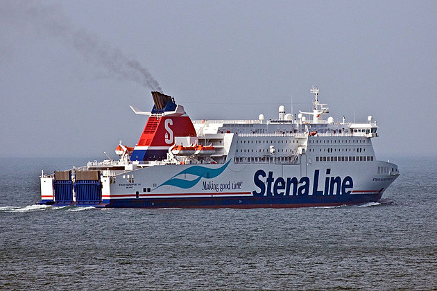 Phà chở 300 hành khách bị cháy ngoài khơi bờ biển Thụy Điển ảnh 1