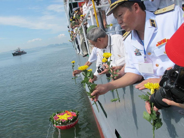 Tưởng niệm quân và dân hy sinh trong chiến thắng trận đầu Hải quân ảnh 1