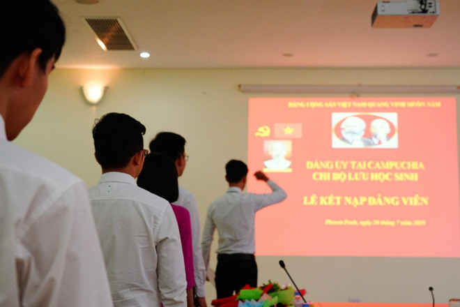 Đảng bộ tại Campuchia chú trọng công tác phát triển đảng ảnh 3