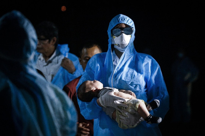 Hình ảnh Việt Nam chống COVID-19 trên màn hình Quảng trường Thời đại ảnh 2