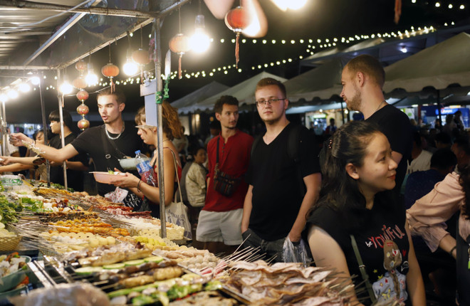 Kinh tế đêm - yếu tố giúp du lịch Luang Prabang của Lào thêm hấp dẫn ảnh 1