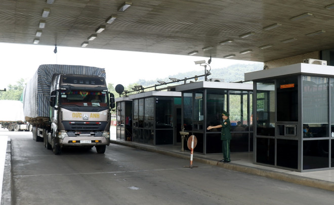 Xuất khẩu nông sản vẫn tăng mạnh qua cửa khẩu Lào Cai ảnh 1