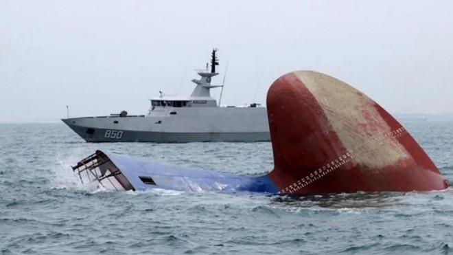 Tàu hải quân Indonesia bị chìm ngoài khơi tỉnh Đông Java ảnh 1