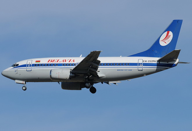 Máy bay chở khách Belarus hạ cánh khẩn cấp vì va phải chim ảnh 1