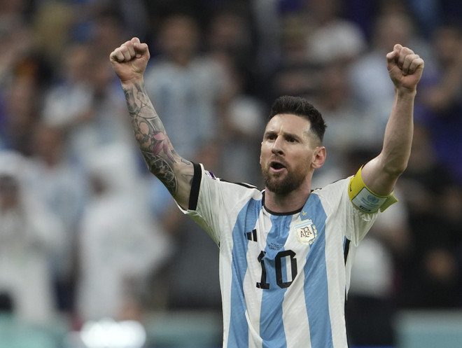Thủ quân Argentina Lionel Messi đã có màn thi đấu xuất sắc trong chiến thắng nghẹt thở trước Hà Lan ở Tứ kết World Cup 2022. (Ảnh: THX/TTXVN) World Cup 2022: Đội hình xuất sắc nhất Tứ kết gọi tên ai? ảnh 1