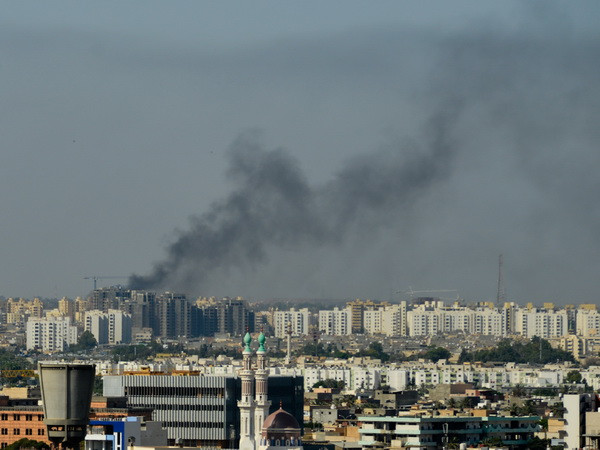 [Video] Libya đóng cửa sân bay quốc tế do giao tranh ác liệt ảnh 1