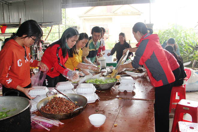 Huy động tối đa nguồn lực để cứu trợ người dân trong vùng lũ Hà Tĩnh ảnh 2