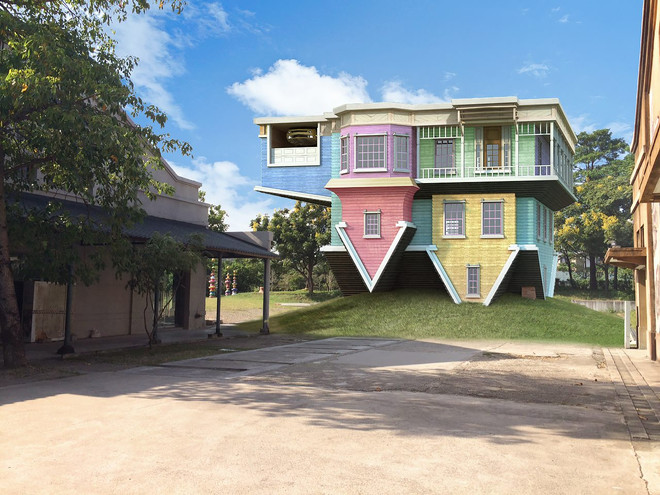 [Video] Khám phá ngôi nhà lộn ngược độc đáo tại Đài Loan ảnh 1