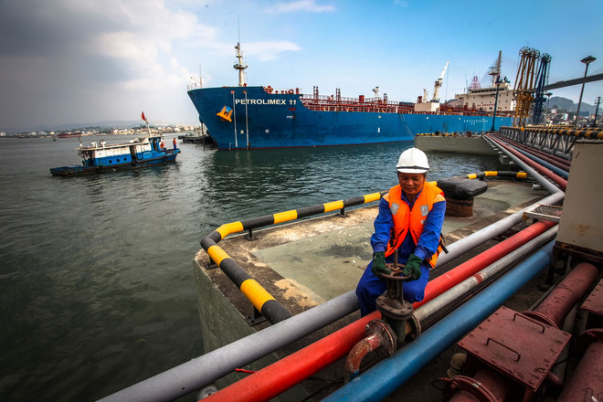 Báo Nhật: Tập đoàn JX Nippon mua 10% cổ phần Petrolimex ảnh 1