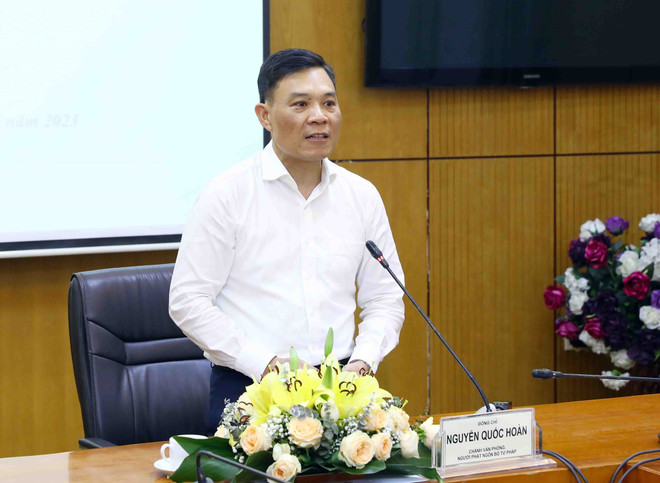 Chánh Văn phòng, Người phát ngôn Bộ Tư pháp Nguyễn Quốc Hoàn thông tin tới các cơ quan thông tấn, báo chí về công tác Tư pháp quý I năm 2023. (Ảnh: Phạm Kiên/TTXVN) Đảm bảo cấp Phiếu lý lịch tư pháp đúng và sớm hơn thời gian luật định ảnh 1