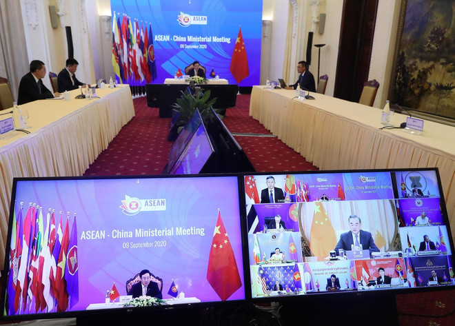 Hội nghị Bộ trưởng Ngoại giao ASEAN-Trung Quốc tổ chức theo hình thức trực tuyến. (Ảnh: Lâm Khánh/TTXVN) Hợp tác Trung Quốc-ASEAN có xu hướng vươn lên tầm cao mới ảnh 1