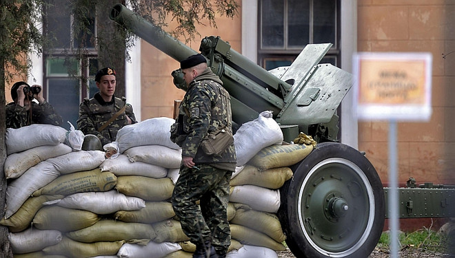 Tự vệ lại tấn công căn cứ hải quân Ukraine ở Tây Crimea ảnh 1